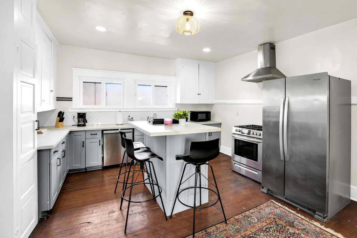 Charming Craftsman Near Dtla Holiday home *