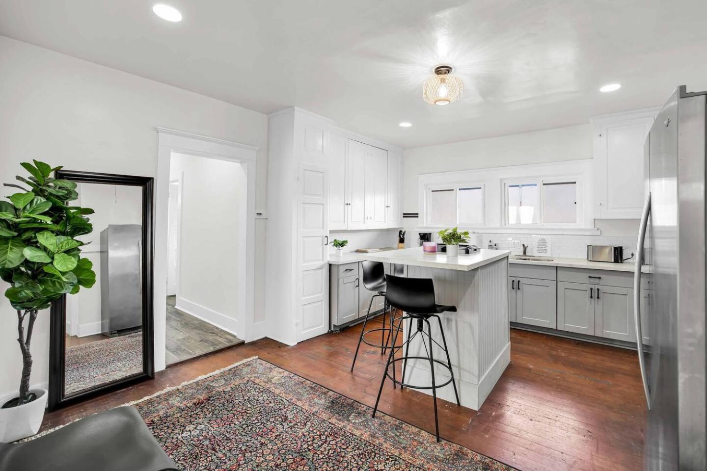 Charming Craftsman Near Dtla Holiday home